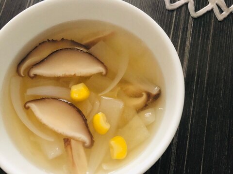 干し椎茸と新玉とコーンの洋風スープ